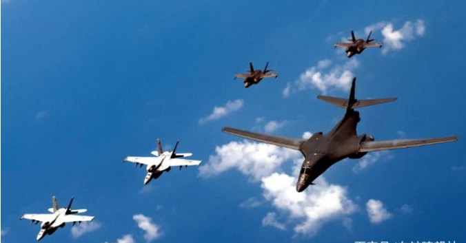 美军|大批轰炸机逼近美军机场，绕岛飞行模拟发射导弹，俄：大国真怒了