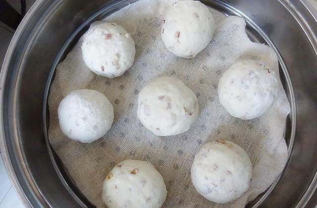 馒头|立秋了,碰到这菜我就买一袋子,加点红枣蒸馒头,儿子最爱吃