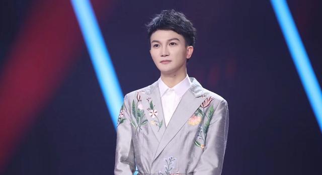 周深|从默默无闻到大红大紫，周深这个“笨小孩”到底做对了什么？