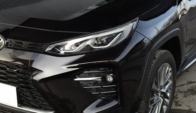 SUV▲丰田大爆发！亮出运动型SUV，一身名牌难开坏，油耗4.6L，只喝92