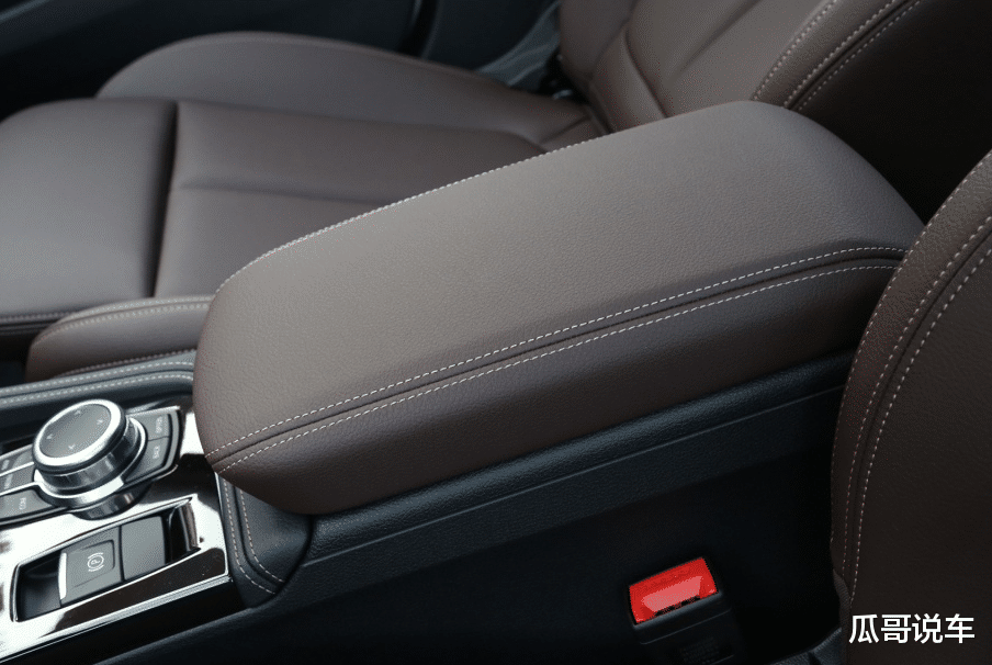 [宝马1系]宝马1系已经跌无可跌，颜值配置实力都有，还看什么本田思域