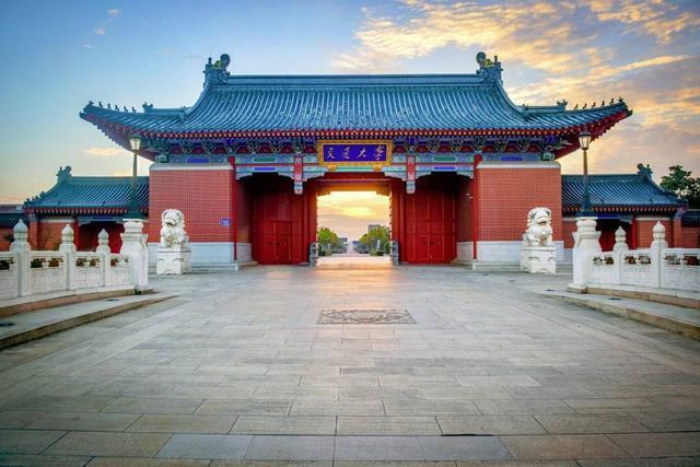 清华大学|国内大学实力排名，清华重返榜首，南大跌出前十，哈工大再创新低