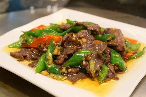 【牛肉】炒牛肉时，万万不要直接下锅，多加这1步，90岁大爷吃都不费劲！