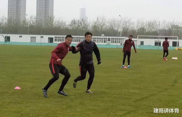 李玮锋■天海雨训李玮锋一马当先，名记顾颖：足协下午开会确定准入