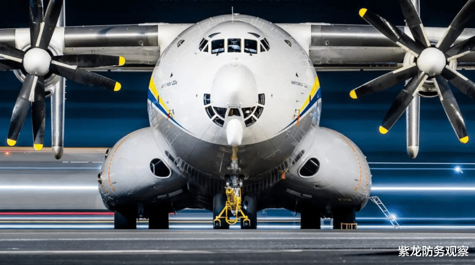 『运输机』又一架巨兽飞抵天津机场，大小让运20望尘莫及，全球仅剩3架能飞