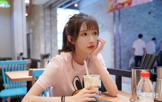 lpl|JDG打LGD没人看？二台女解说现场换鞋涨粉5万！LPL观众太真实