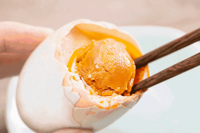 鸭蛋@新闻“曝光”的海鸭蛋!到底是什么做的?今天告诉大家真相