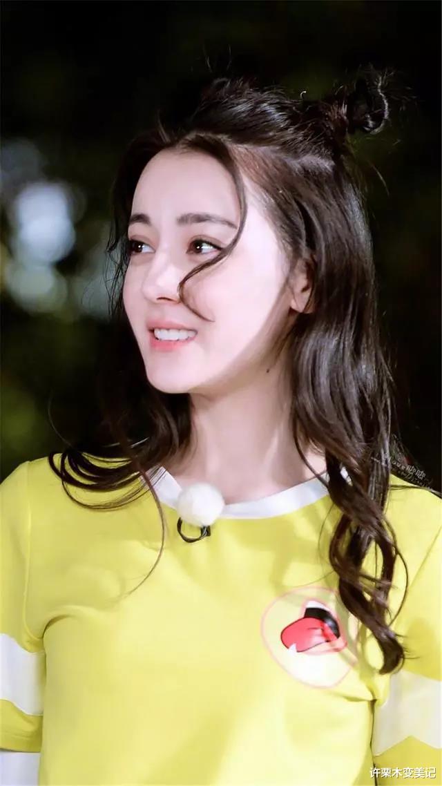 『发型』女生不要总是披发，今年流行这5款懒人“半扎发”，时髦显脸小
