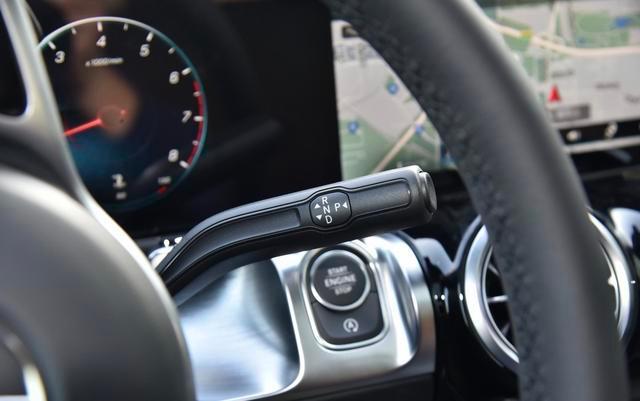 动力：奔驰又被捧红一次，3个月卖13024台，30.28万配七座，一公里4.5毛