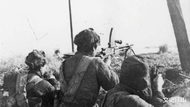 韩练成|6万精锐部队被围，军长却孤身一人成功突围，上司26年没想明白