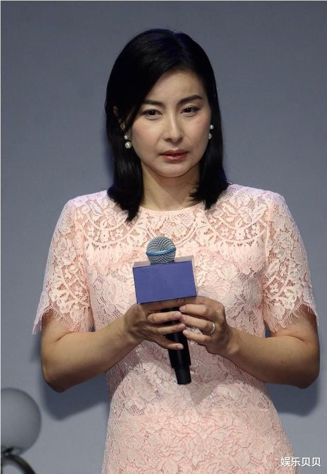 发型：郭晶晶换新发型！剪掉多年长发换波波头，清新减龄不失女人味