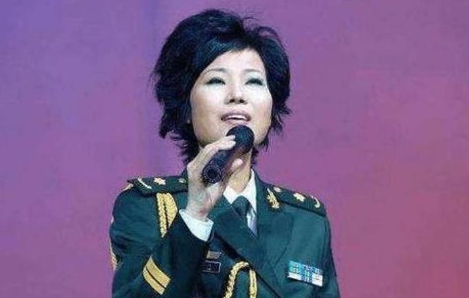 韦唯|春晚知名歌手，51岁的韦唯家喻户晓，而她却不幸因病去世！