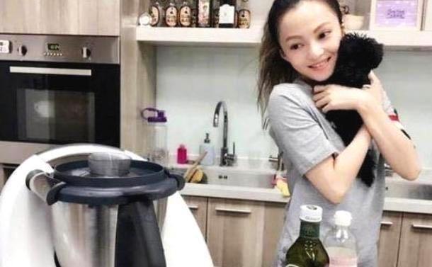 |张韶涵买一座小岛建别墅，门外就是沙滩，装修3千万贫穷限制想象