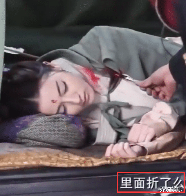 「迪丽热巴」枕上书：凤九到底有多重？帝君公主抱频补刀，热巴：我迟早被你戳死