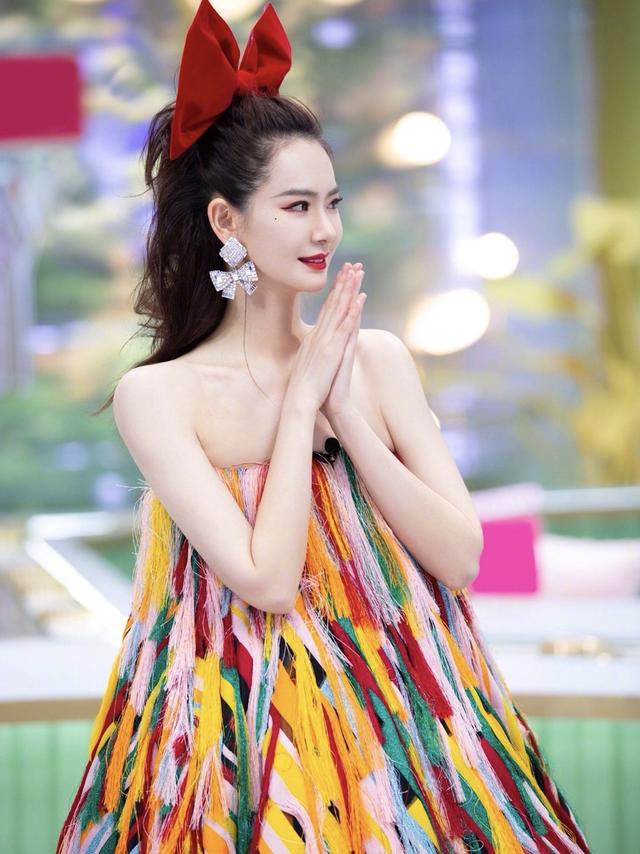 「眼霜」戚薇晒出“万能”眼霜,吴昕:用3年了,李佳琦:眼霜界爱马仕