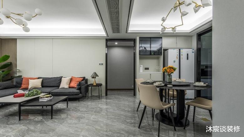 |她家100㎡,装成轻奢风格精致华丽,配色优雅高级,成为小区典范