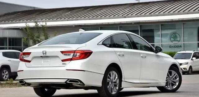 SUV|准备买台B级车，是入手本田雅阁好，还是入手丰田凯美瑞好？