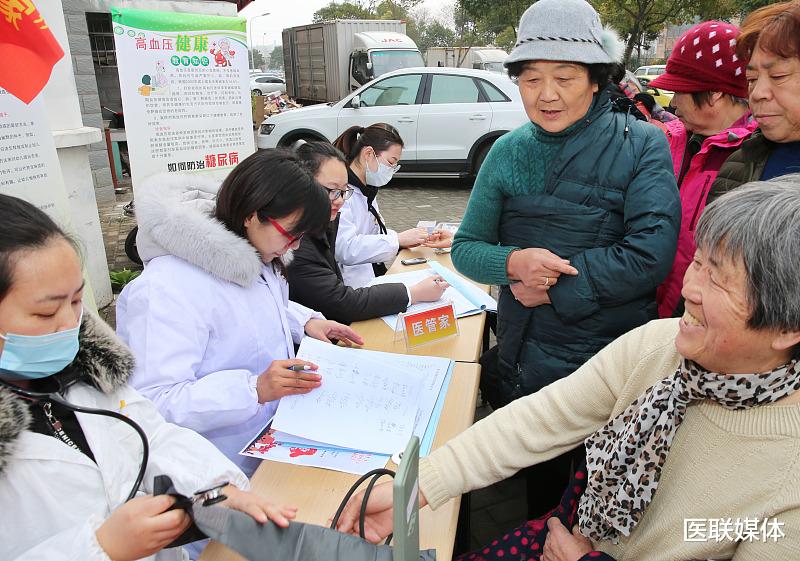 疾病|男人一旦过了50岁，当心这3种疾病“缠”上你，别轻视了