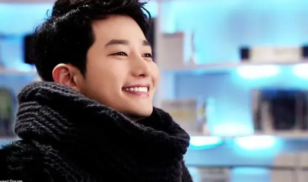 朴施厚▲本以为是一部烂剧,谁知道播出1集就飙上8.6分!