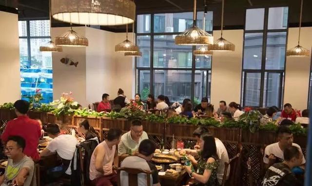 [辣椒]昆明传说中最好吃的鱼馆，火了20多年，一天能卖一吨鱼