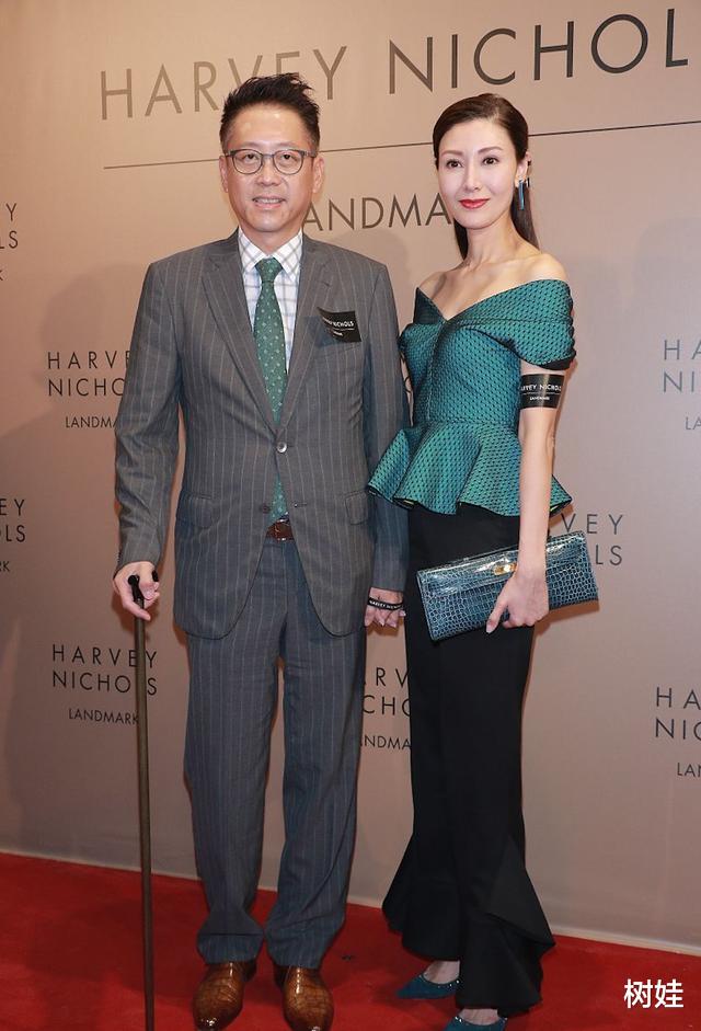 陈法蓉|陈法蓉尽孝心陪85岁父亲看病诊全程守候,不婚不嫁与父亲相依为命
