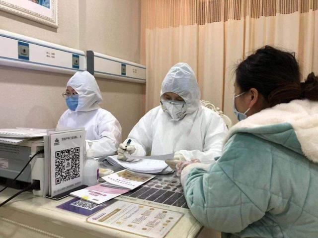 国籍▲疫情期间去国外避难的明星，不但呼吁专机接送，还在机场耍大牌？