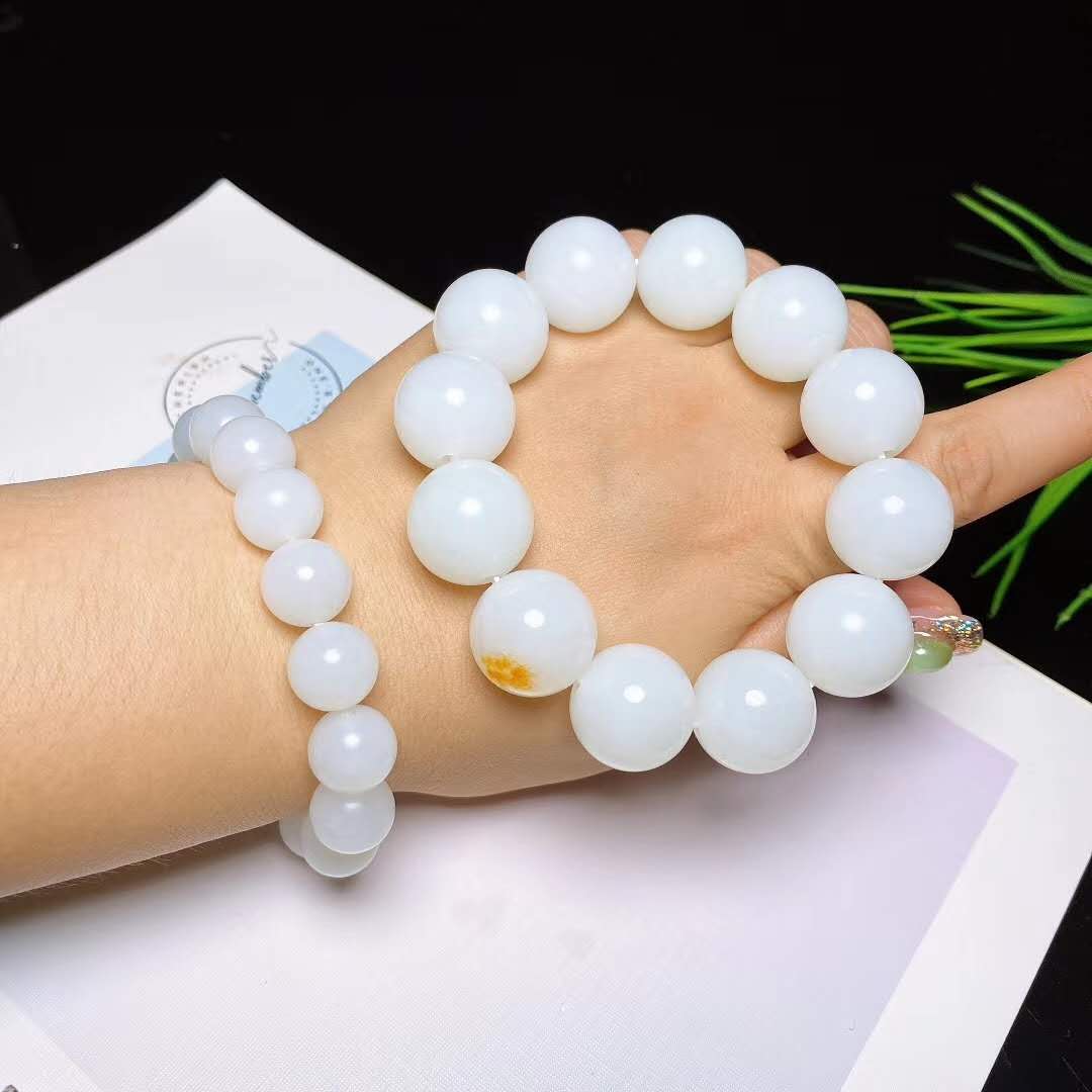 蜜蜡|和田玉中的主流和硬通货，你是否拥有