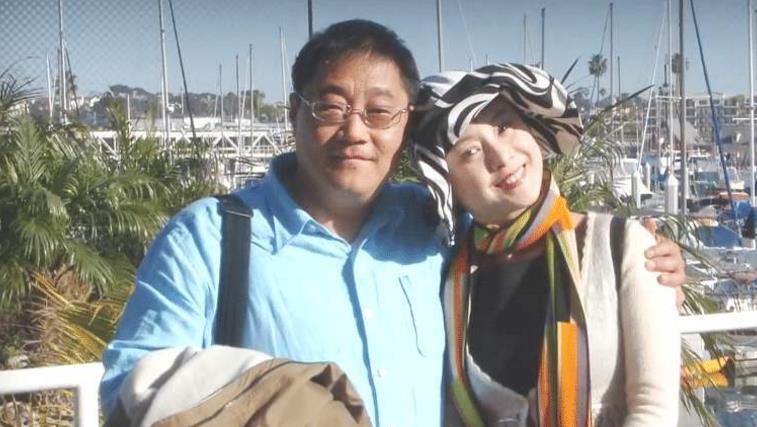 赵薇|结婚23年没做过家务，丈夫在狱中离世，独自一人还清千万债务！