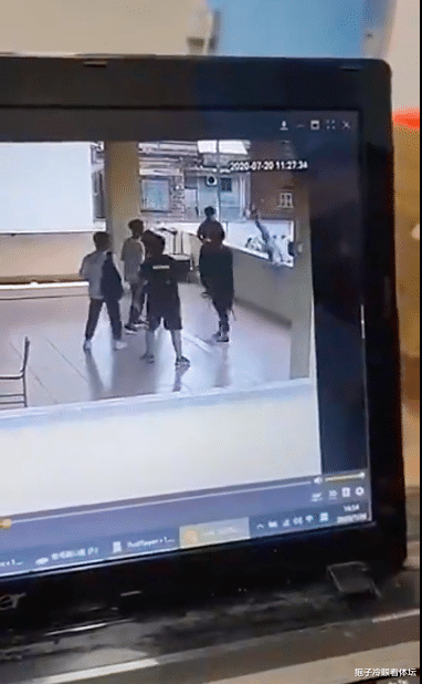 抗体|他还好吗？模仿科比后仰跳投学生坠楼后续 当地警方回应相关情况