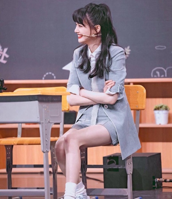 『郑爽』孙怡的腿瘦到变形，堪比之前暴瘦的郑爽，腿精女孩私下如何打扮