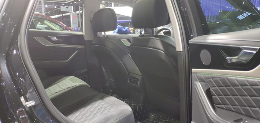 新车@全系2.0T！低配都带BOSE音响，50万实力跌至18万，堪称同级性价王