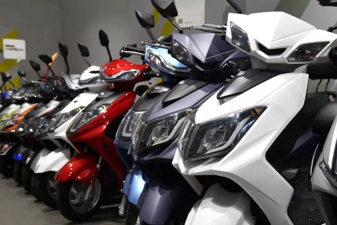 「柳州」咋回事？贵阳两大学生兼职面试，结果被带去按揭买了车！