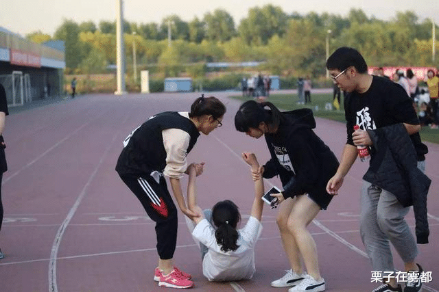 『跑步』高中生体育课时“最丢脸”的三个瞬间，尤其是第二，女生脸红低头