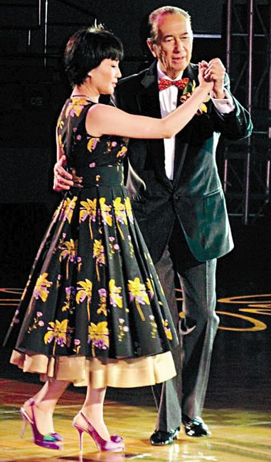 #何鸿燊#98岁何鸿燊逝世：花20亿种生基买七星灯打养脑针，为了长寿太拼了！