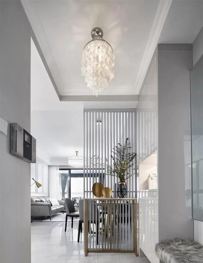 ：进门就是客厅和餐厅的户型，怎样设计玄关？