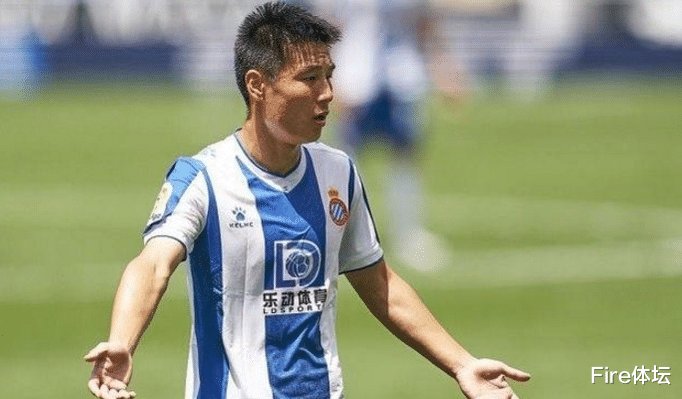 「武磊」武磊太郁闷了!多次跑出空位后被队友无视,抱头懊恼令球迷心疼