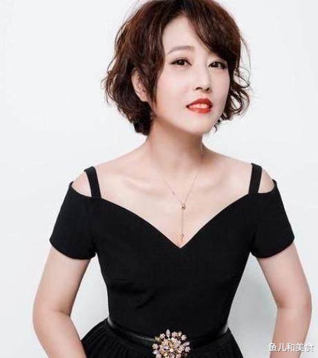 |周海媚住上亿别墅,菜地10万一平米,宠物狗有独立卧室和专用浴缸