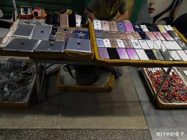 背包客|夜探深圳华强北“鬼市”，夜晚开门拂晓散场，很多背包客月入十万
