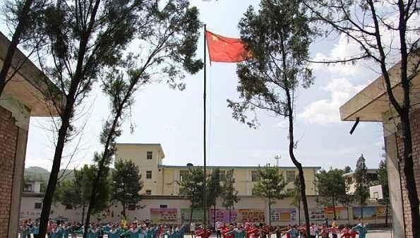 教师▲我，90后乡村男教师，月薪3000，无房无车无对象，该不该辞职？