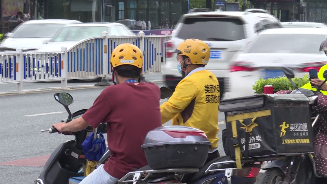 美团▲“领导不和，为什么封我们账号？”12名骑手小哥集体喊冤