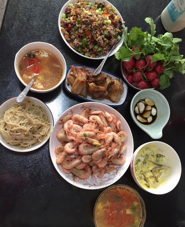 『豆腐』晒晒端午节6个家庭午餐，好吃又经济，网友：第三个最抠门