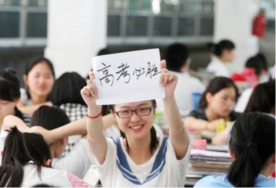 []17年前那个偷高考试卷，导致无数考生复读的杨博，如今在干嘛？