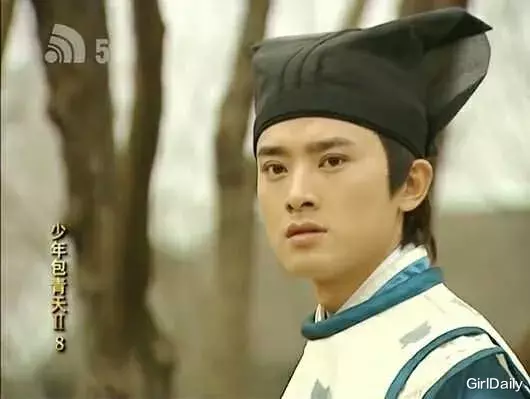 「钟汉良」钟汉良和小16岁谭松韵“官宣恋情”，我却想起当年的绝世白月光……