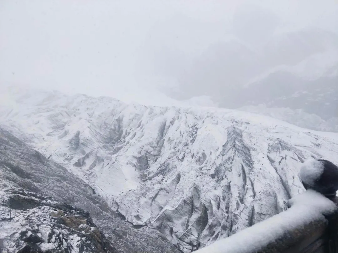 玉龙雪山|下过雪的玉龙雪山，美出天际