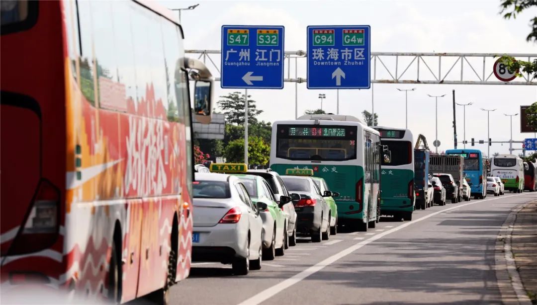 珠海交警|?金鼎孕妇大出血紧急请求绿波，交警却给她放了一个长长的红灯！