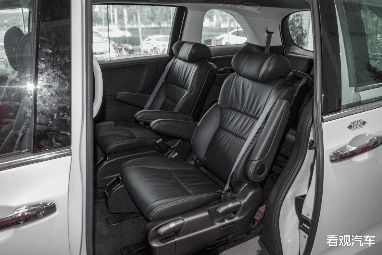 五菱凯捷|奥德赛瞬间不香了，五菱凯捷顶配11.98万，乘坐舒适还特安全