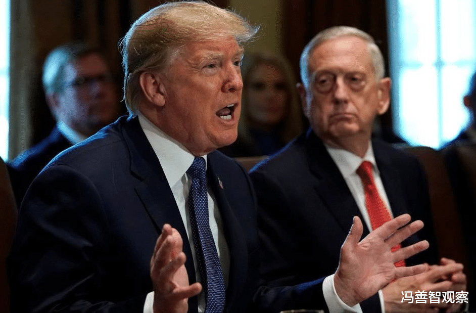 纽约|大量棺材出现在纽约街头,抬棺民众情绪激动,现场还有大量裹尸袋