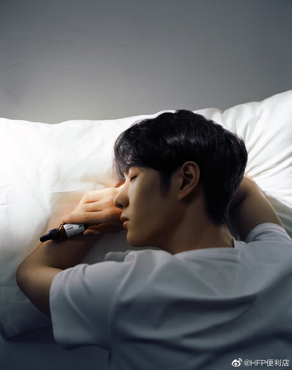 「王一博」一条微博引发“争男友”大战!粉丝:王一博你家后院起火了!