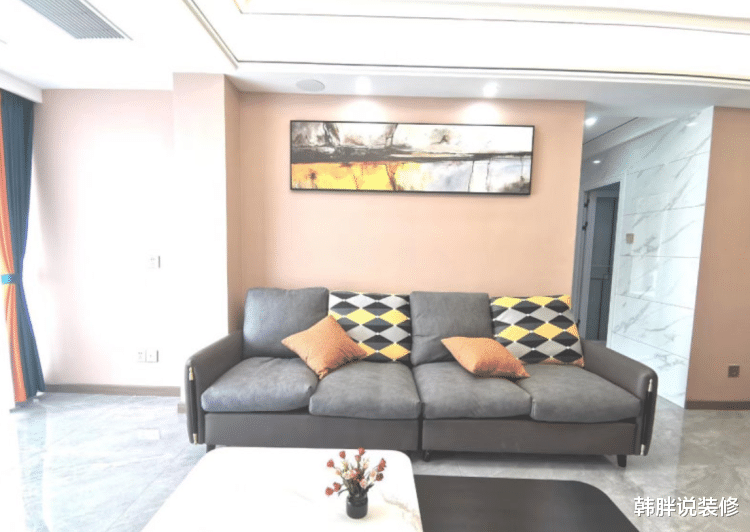 「」刚入住1周的新房，大家都说电视墙好看，我觉得玄关柜更给力