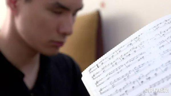 资讯早播报|苏州小伙一出生父母崩溃了，21年后全网刷屏